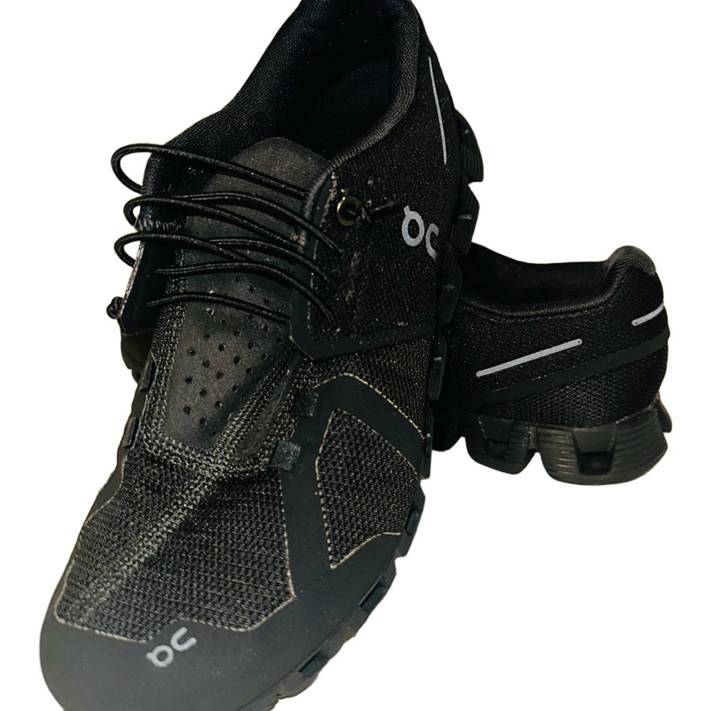 ON Running On Cloud Black Sneakers